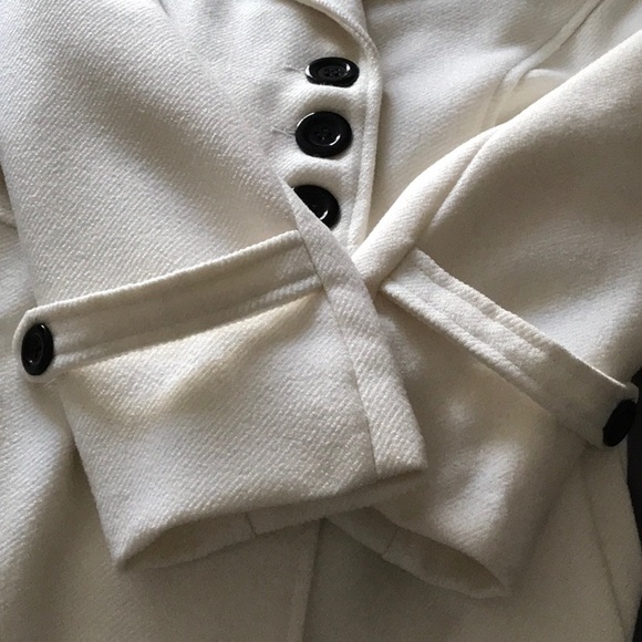 Coat - Picture 4 of 4